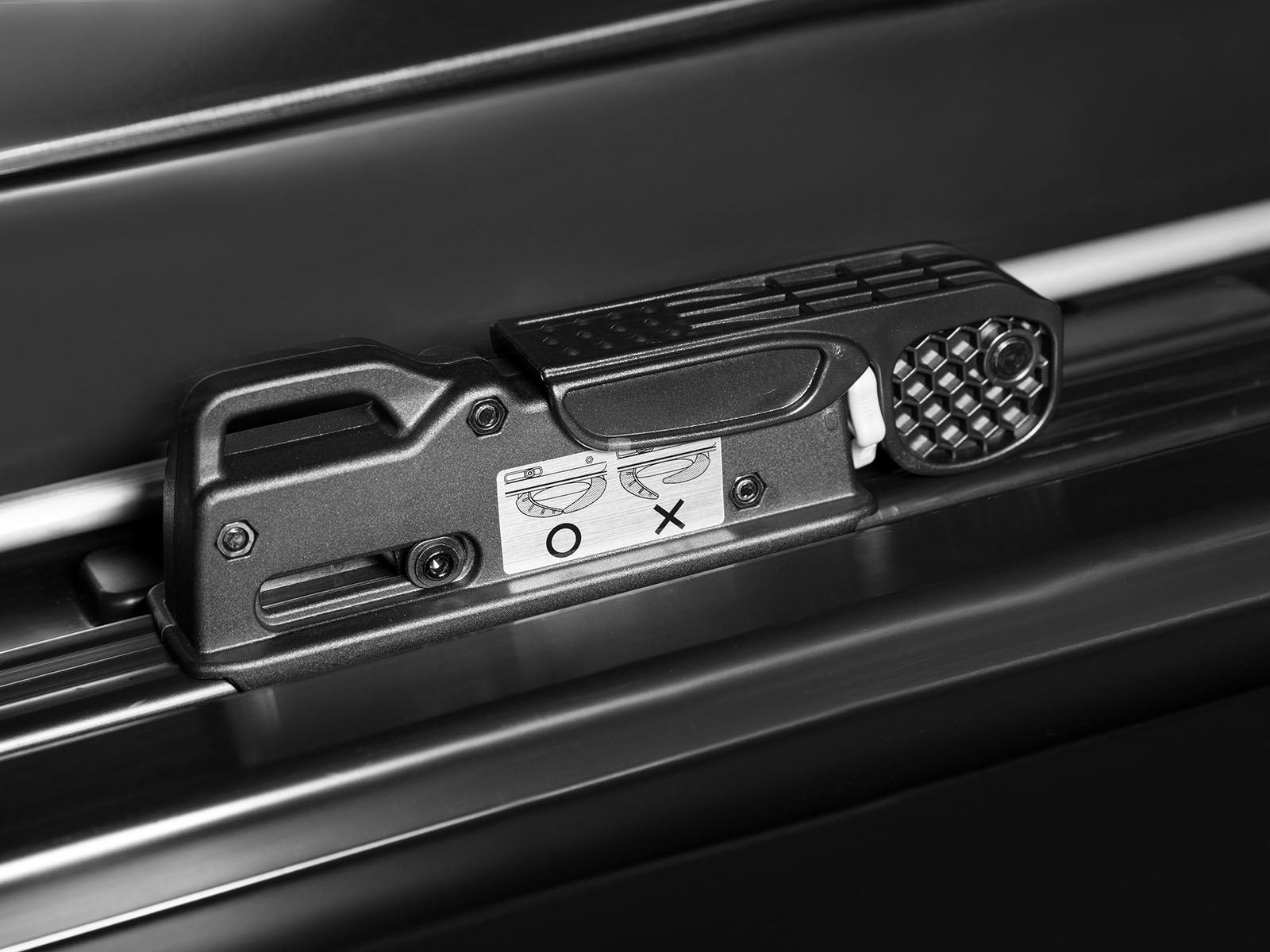 Inter Pack Box dachowy Skugga L 660 biały połysk - obrazek 4