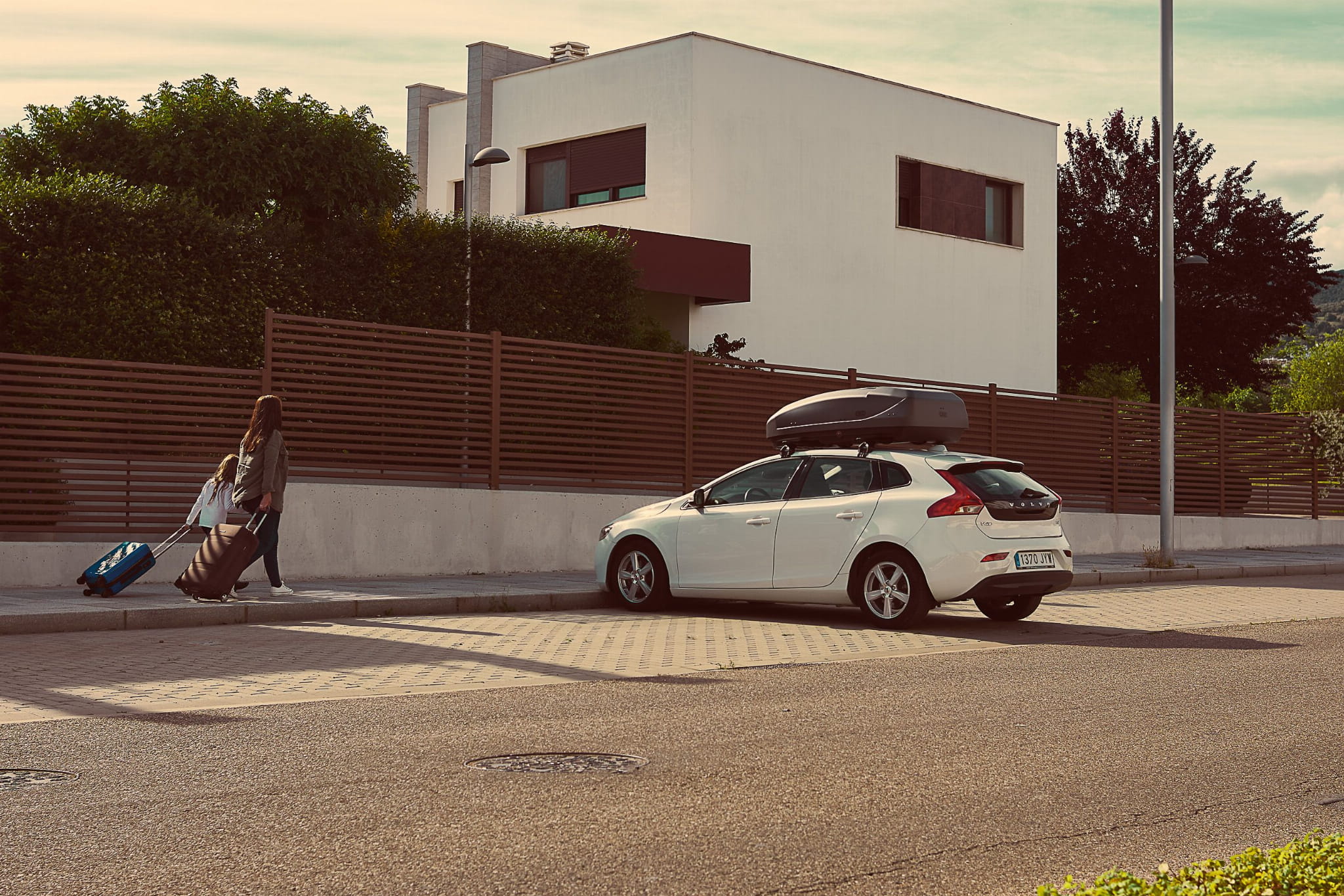 Boks dachowy CRUZ Paddock 400N czarny błyszczący (CR 940-705) - obrazek 7