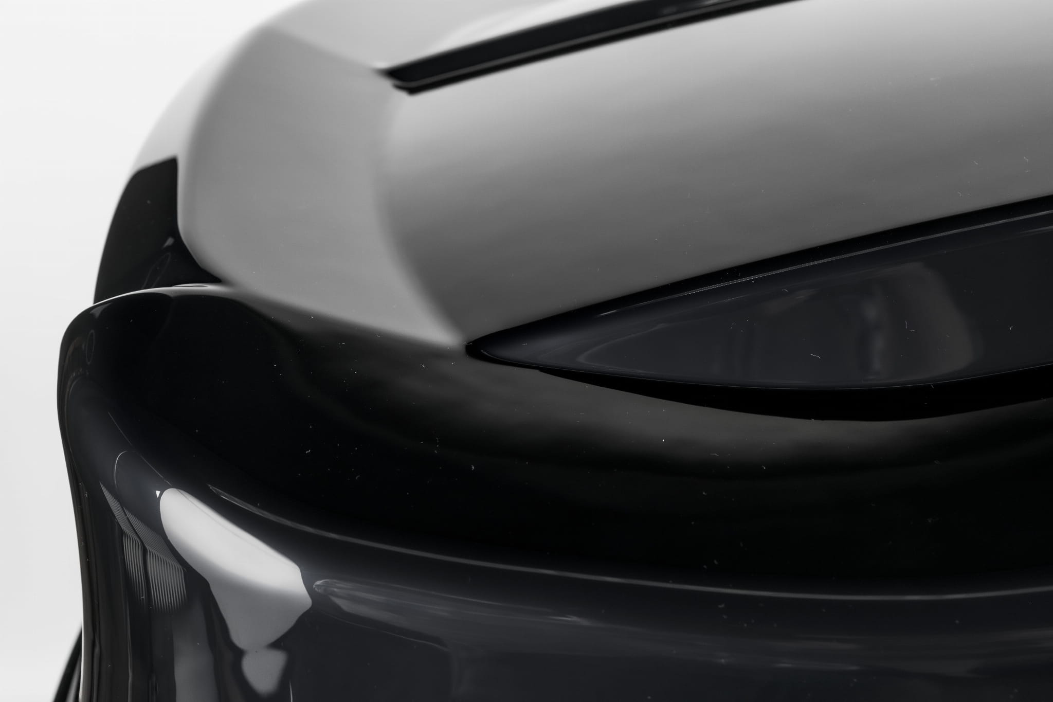 Boks dachowy Space 630 czarny błyszczący - obrazek 4