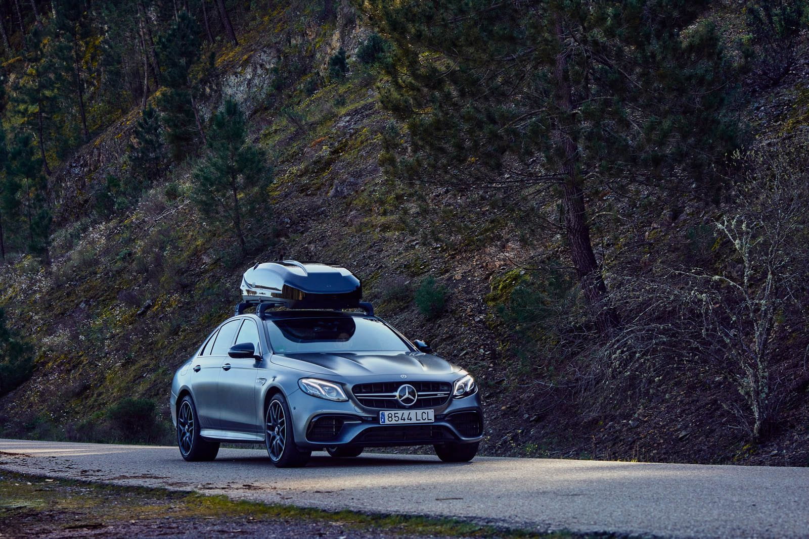 Boks dachowy CRUZ Paddock 470N czarny błyszczący - obrazek 9