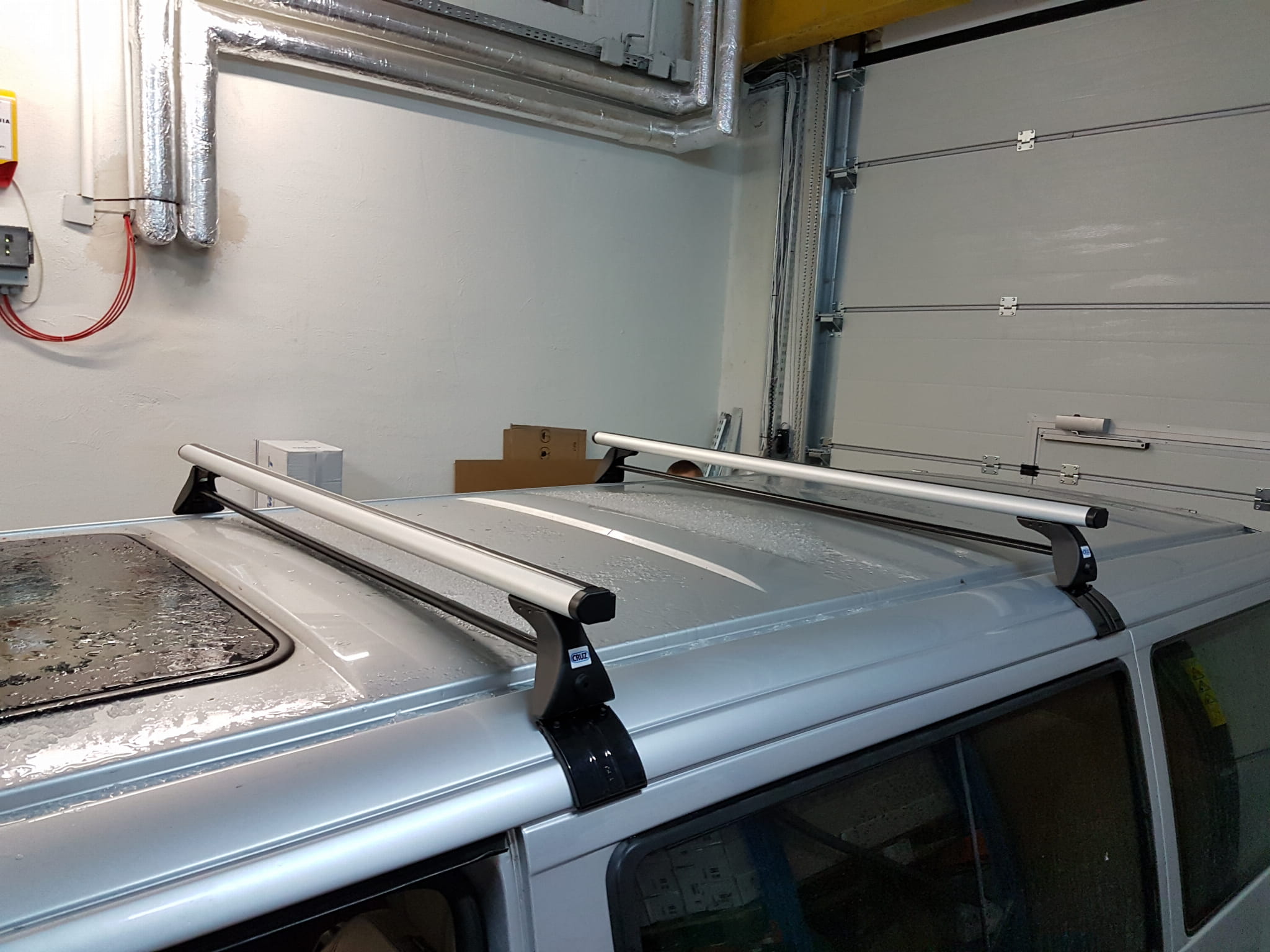 Bagażnik dachowy Volkswagen Transporter T4 (CRUZ 933-338 + AF2-138) - obrazek 4