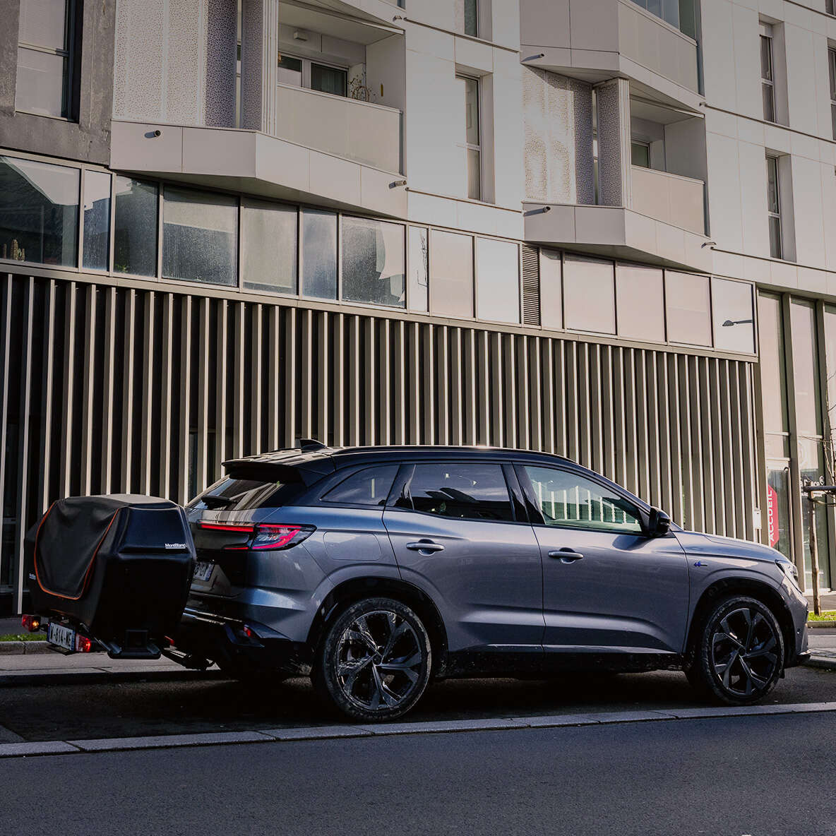 Boks na tył samochodu do wielu platform rowerowych na hak MONT BLANC Senja Cargo Box - obrazek 12